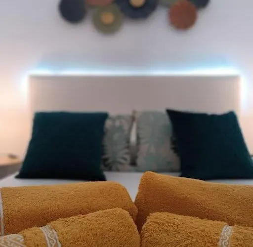 At Plaza Del Duque Apartman *