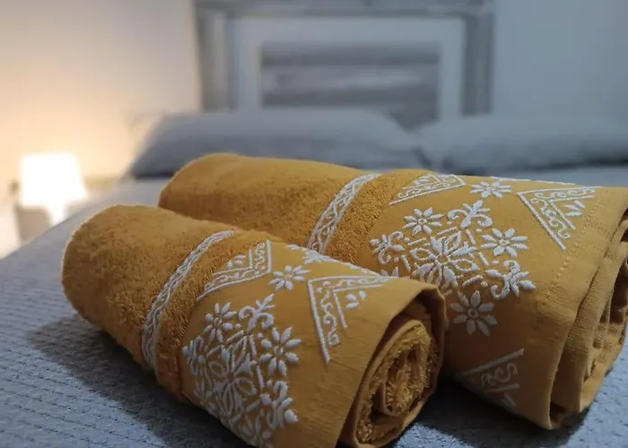 At Plaza Del Duque Caces