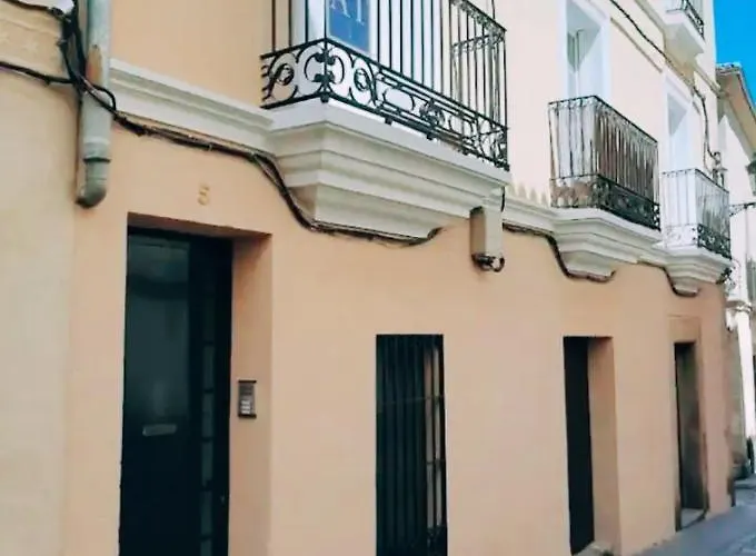 At Plaza Del Duque * Caces