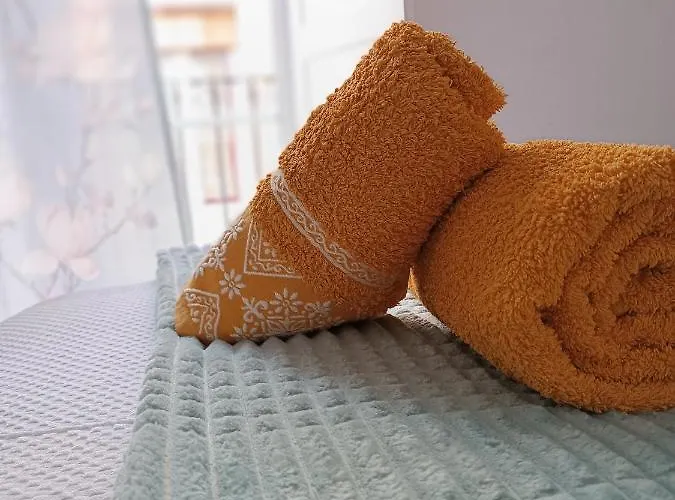 At Plaza Del Duque * Caces